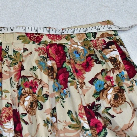 Taydey A Line Pleated Floral Skirt Size L - Picture 4 of 9